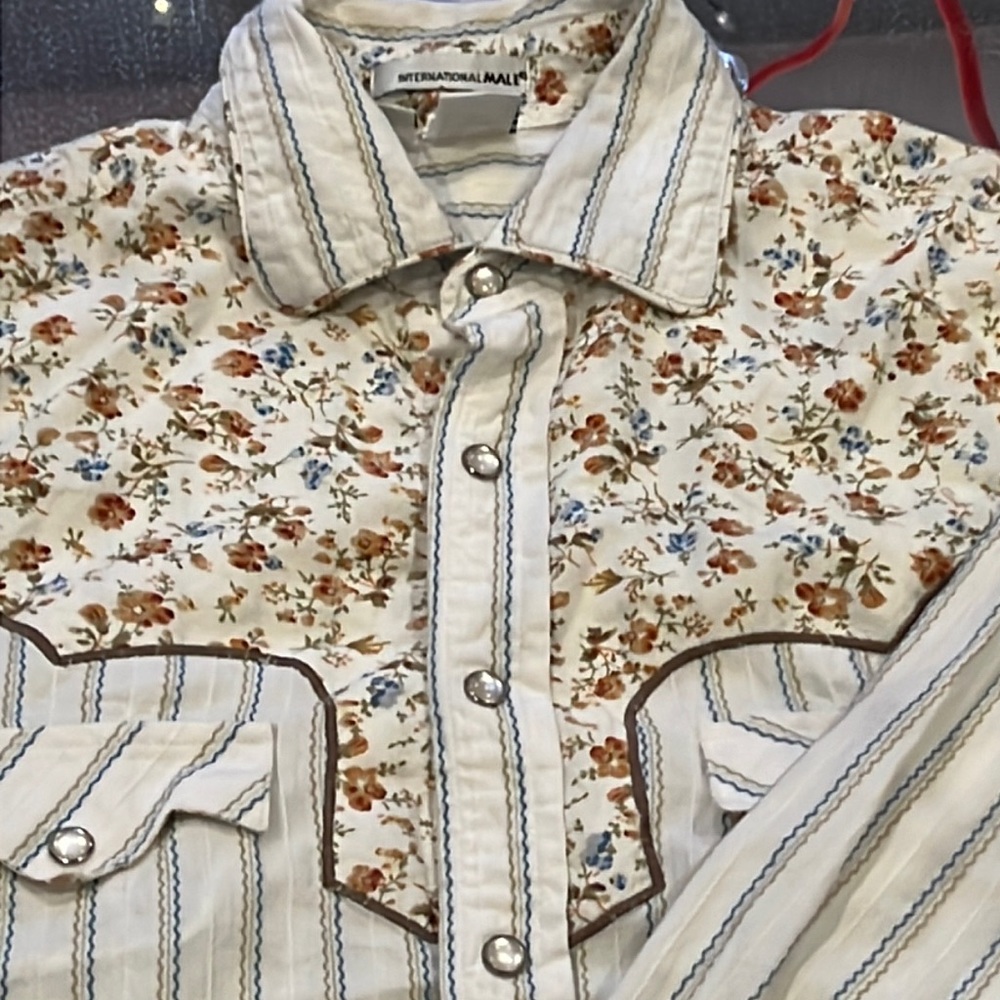 International mail, size medium, lightweight cotton off white shirt floral
